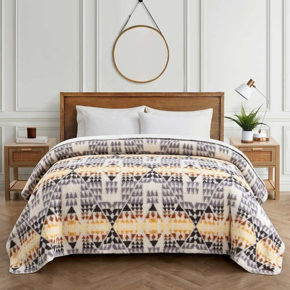 Pendleton Other - Pendleton Sherpa Fleece Reversible QUEEN Blanket